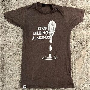 Gently used women’s graphic t-shirt